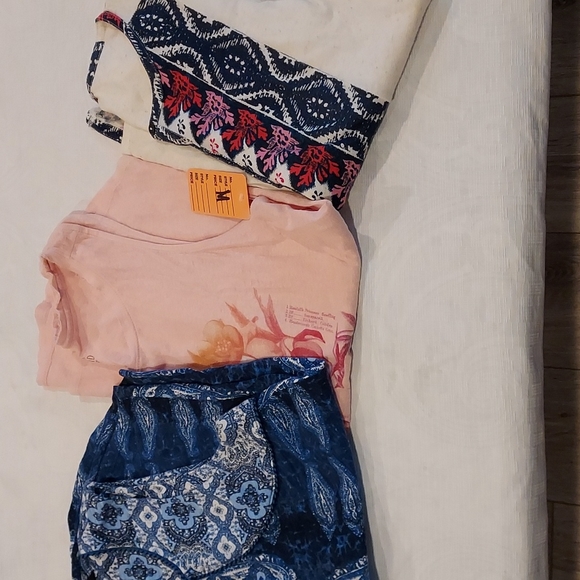 2 Women's Lucky Brand Tank Tops Size M - Picture 12 of 12